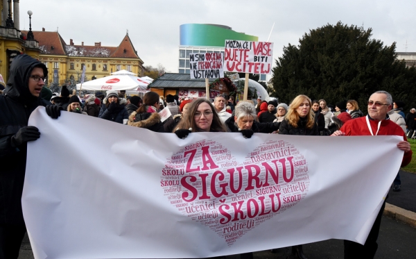 Kad ne funkcionira, daj još više istoga!