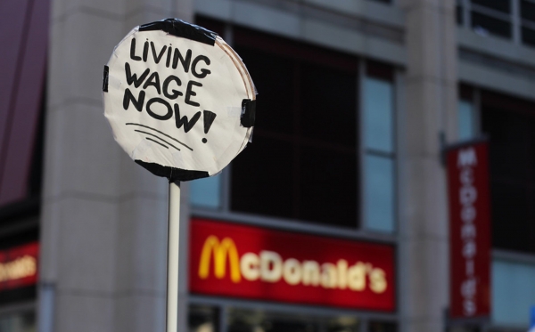New York povisio minimalnu satnicu na 15$. Restorani skratili radno vrijeme, otpuštaju radnike, podižu cijene...