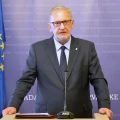 Nitko, apsolutno nitko nije tražio kontrolu nad našim privatnim chatom. Zašto ju onda vlada gura?